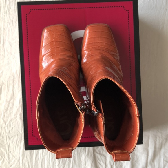 Women's Pascha Block-Heel Dress Booties - Picture 8 of 11